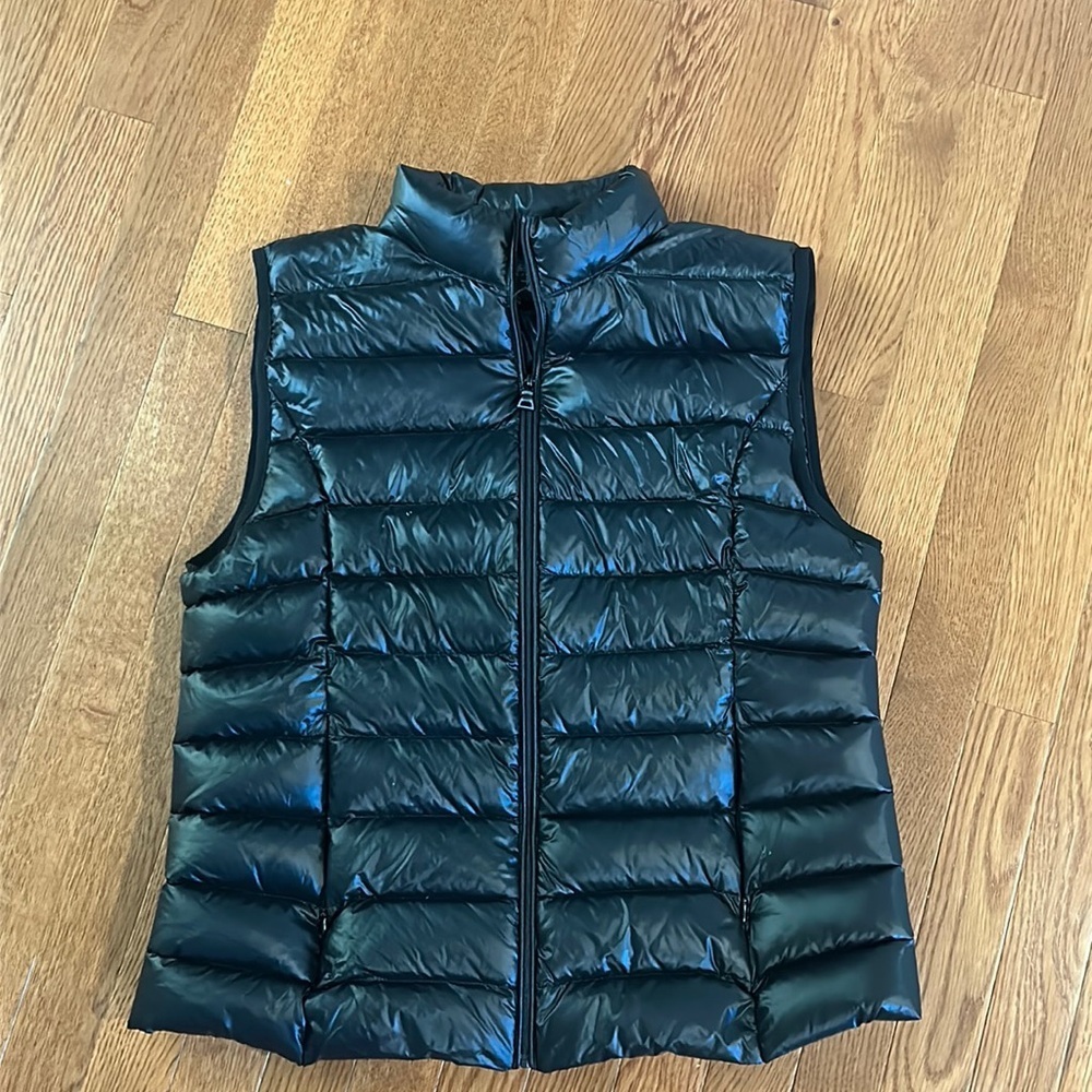 AQUA Women’s Black Vest Size Large